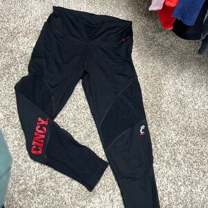 PINK UC Cincinnati bearcats 3/4 leggings